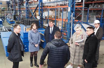 Глава Росстандарта посетил Волгоградский завод весоизмерительной техники фото